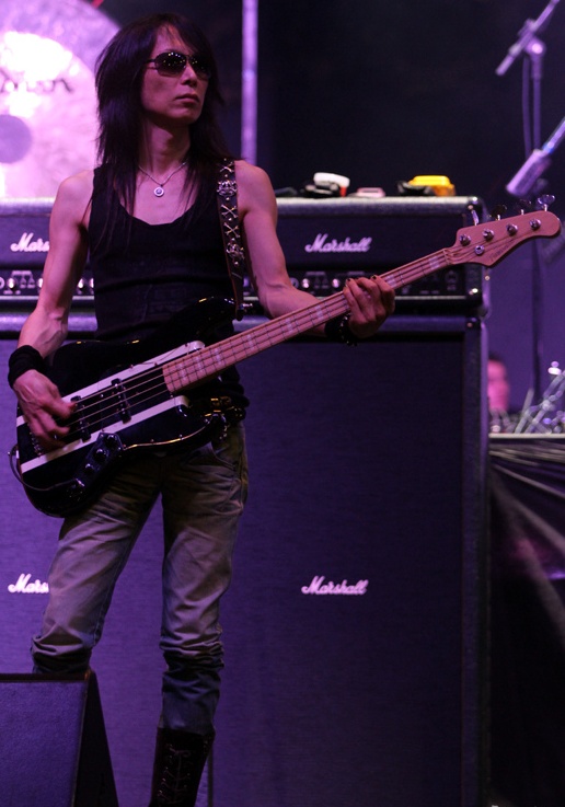 Heath of X Japan with his Fernandes bass